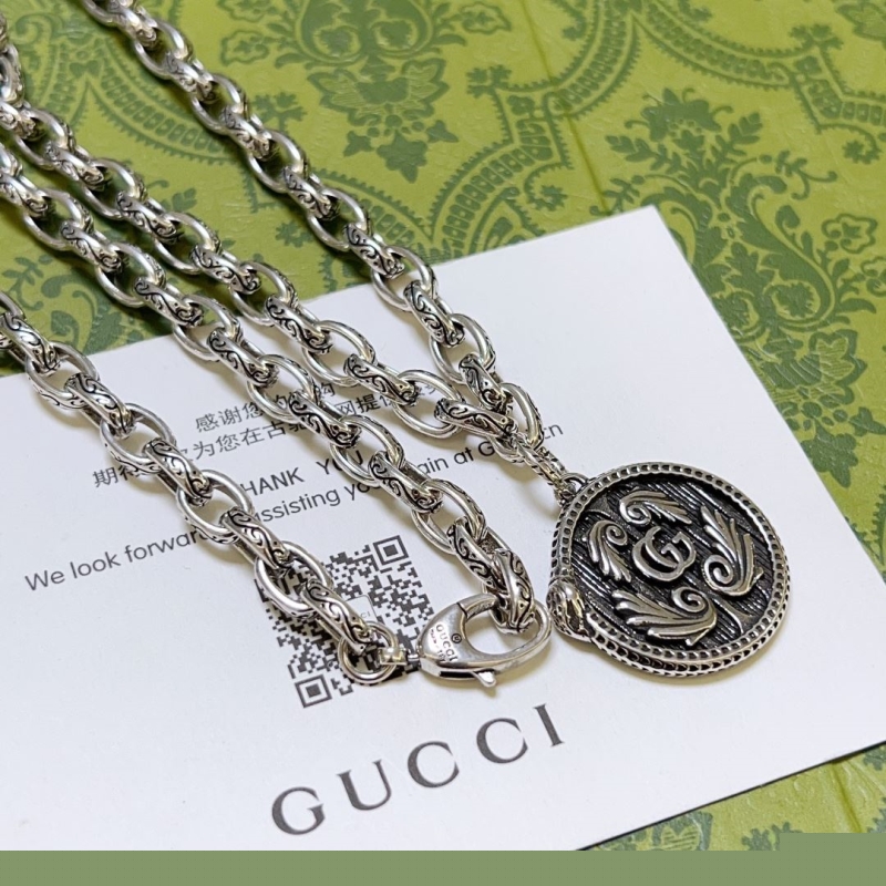 G*u*i necklaces